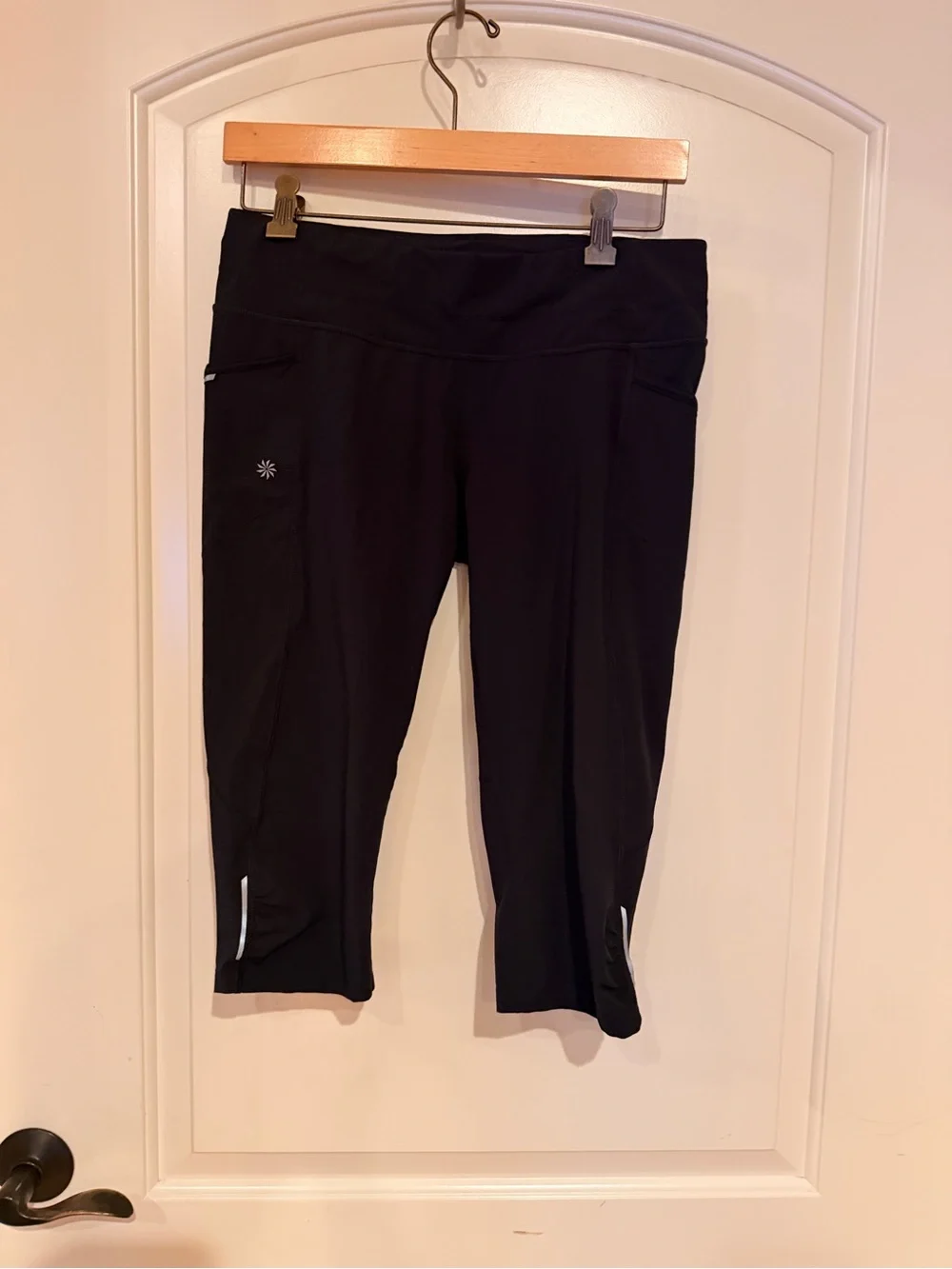 Athleta Black Dobby Be Free knickers Size Medium EUC great for hiking in. - Picture 2 of 6